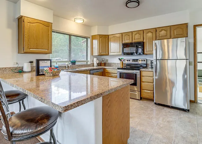 2 Mi To Uptown Sedona: W/ Hot Tub & Fire Pit! Holiday home Sedona