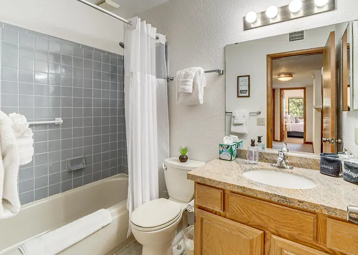 2 Mi To Uptown Sedona: W/ Hot Tub & Fire Pit! Holiday home Sedona