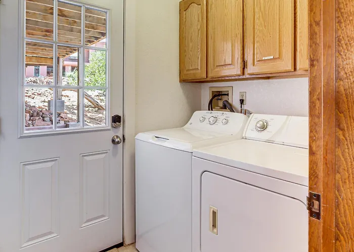 2 Mi To Uptown Sedona: W/ Hot Tub & Fire Pit! Holiday home