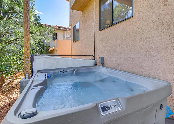 Holiday home 2 Mi To Uptown Sedona: W/ Hot Tub & Fire Pit! Sedona